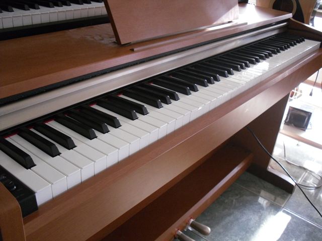 piano yamaha ydp-151สภาพเหมือนใหม่ครับ สีสุดสวย